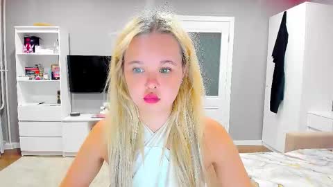 Snapshot of miss__selena chatting on 09.11.25 miss__selena online show from 09.11.25