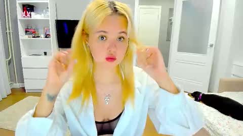 Snapshot of miss__selena chatting on 12.01.25 miss__selena online show from 12.01.25