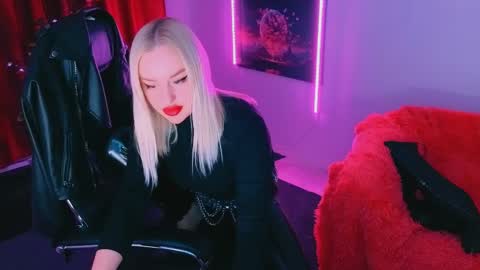 Snapshot of miss_alice_silver chatting on 04.19.26 miss_alice_silver online show from 04.19.26