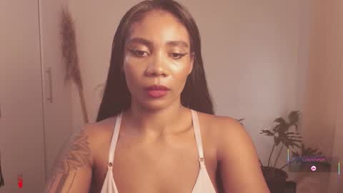 Snapshot of miss_benz chatting on 11.12.25 miss_benz online show from 11.12.25