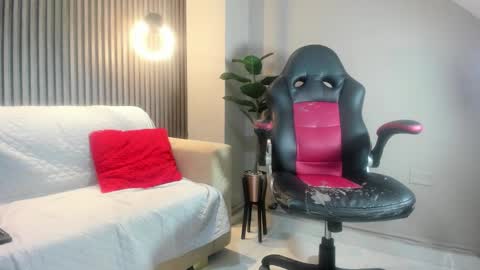 Snapshot of miss_charlott12 chatting on 09.27.25 miss_charlott12 online show from 09.27.25