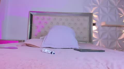 Snapshot of miss_emilystar chatting on 06.11.26 miss_emilystar online show from 06.11.26