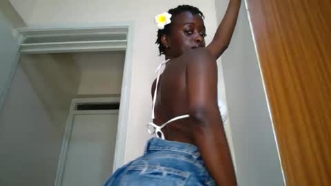 SensuElle  WHAT I DONT SHOW HERE... YOULL ONLY SEE IN PRIVATE  online show from 11.05.25