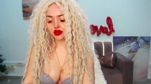 Snapshot of miss_kiten chatting on 02.07.25 miss_kiten online show from 02.07.25