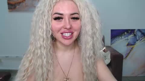 Snapshot of miss_kiten chatting on 03.04.25 miss_kiten online show from 03.04.25