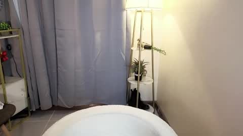 Snapshot of miss_kyrstyn chatting on 04.21.26 miss_kyrstyn online show from 04.21.26