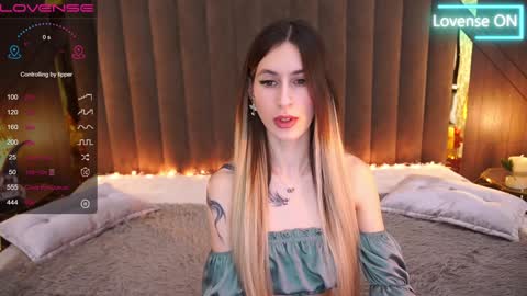 Snapshot of miss_martini chatting on 01.25.25 online show from 01.25.25