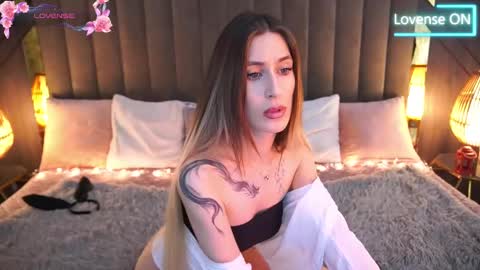 Snapshot of miss_martini chatting on 02.22.25 online show from 02.22.25