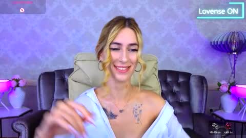 Snapshot of miss_martini chatting on 09.18.25 online show from 09.18.25