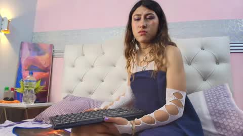 miss_melanie_ online show from 08.05.26