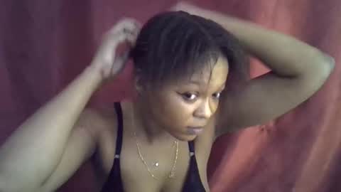 Snapshot of miss_rihanna2 chatting on 10.11.25 miss_rihanna2 online show from 10.11.25