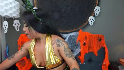 Vaiolette online show from 10.31.25