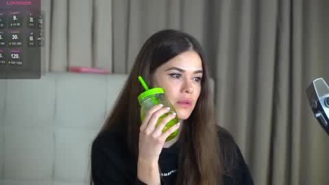 Miss Victoria online show from 06.06.26