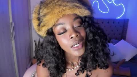 Snapshot of miss_west chatting on 01.15.25 Tay Tay Independent Model online show from 01.15.25