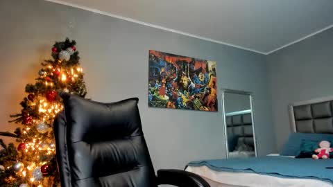 Alesyamuscledoll online show from 12.23.24