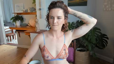 Alexandra Thorn online show from 02.05.26