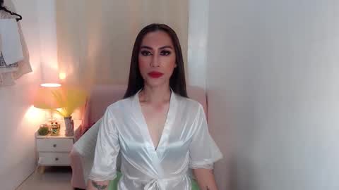 Snapshot of missangelxxx chatting on 10.21.25 missangelxxx online show from 10.21.25