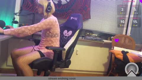 Snapshot of missbeccasissy chatting on 12.29.24 MissBeccasissy online show from 12.29.24