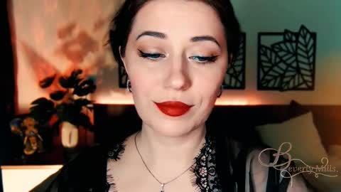 The divine Beverly online show from 03.09.25