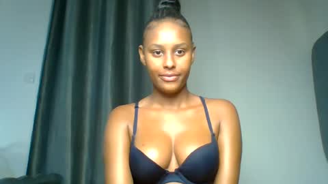 Snapshot of missbree1 chatting on 07.21.26 missbree1 online show from 07.21.26