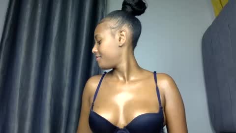 Snapshot of missbree1 chatting on 07.26.26 missbree1 online show from 07.26.26