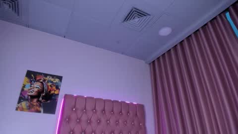 Snapshot of missbubu chatting on 11.15.25 Elise online show from 11.15.25