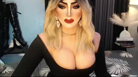 Snapshot of misschannel4sub chatting on 11.15.25 PRIESTESS CHANNEL online show from 11.15.25