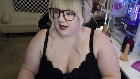 Snapshot of missdanibluee chatting on 12.05.24 missdanibluee online show from 12.05.24