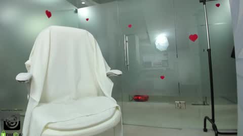 Miss Domina online show from 04.27.26