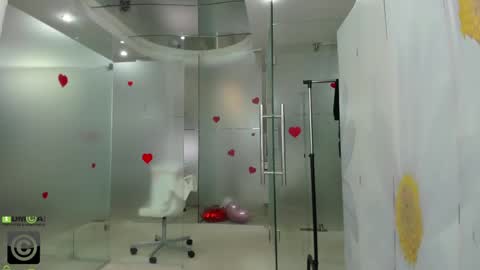 Miss Domina online show from 06.04.26