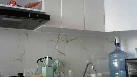 Snapshot of misselii chatting on 12.20.24 melodie online show from 12.20.24