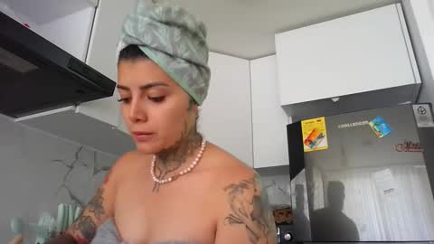 Snapshot of misselii chatting on 01.26.25 melodie online show from 01.26.25