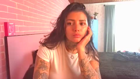 Snapshot of misselii chatting on 09.18.25 melodie online show from 09.18.25