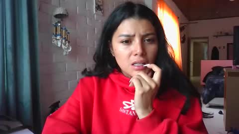 Snapshot of misselii chatting on 10.06.25 melodie online show from 10.06.25