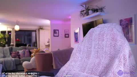 Snapshot of misshowl chatting on 02.16.25 Lexi Bitch Tits Baked Goldfish Howl Miss Zero Remeber The First online show from 02.16.25