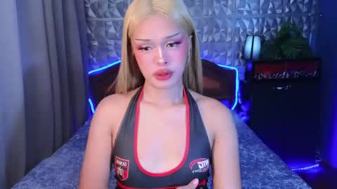 Snapshot of missionary_addiction_cumshot chatting on 06.19.26 im your queen steffie online show from 06.19.26