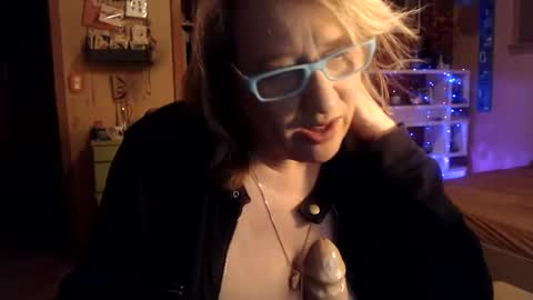 Snapshot of misskittyfox chatting on 02.05.25 MissKittyFox online show from 02.05.25