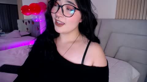 Snapshot of missloise chatting on 02.18.26 Miss Loise online show from 02.18.26