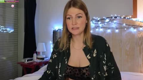 Misslucci online show from 12.22.24