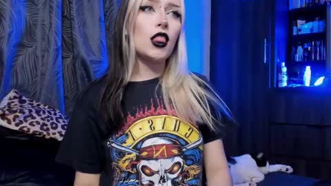 Miss Luna online show from 10.15.25
