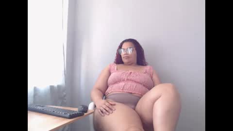 Snapshot of misslustxxx chatting on 09.22.25 misslustxxx online show from 09.22.25