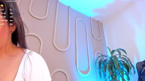 Snapshot of missmiaa_ chatting on 06.27.26 Mia online show from 06.27.26