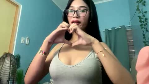 missminervaa online show from 10.07.25