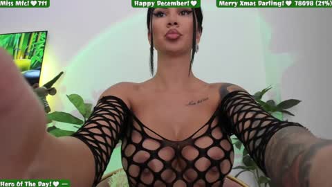 Snapshot of misspinkroom chatting on 12.15.24 Renata online show from 12.15.24