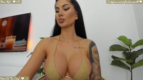 Snapshot of misspinkroom chatting on 09.30.25 Renata online show from 09.30.25