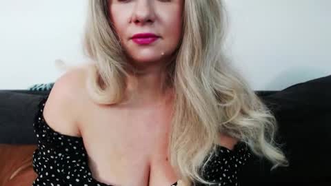 Snapshot of missqueen1416 chatting on 01.22.25 Missqueen1416 online show from 01.22.25