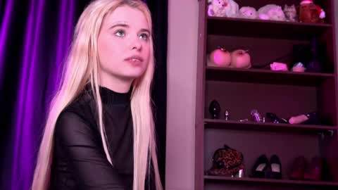 Misss Lola Angel online show from 01.06.25