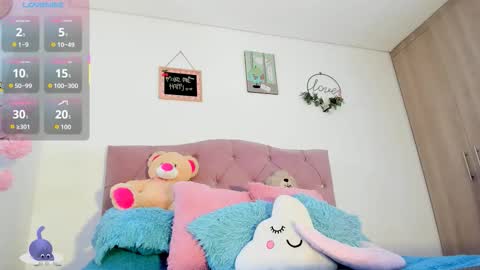 Snapshot of misssofiia_7 chatting on 10.18.25 ... Independent model online show from 10.18.25