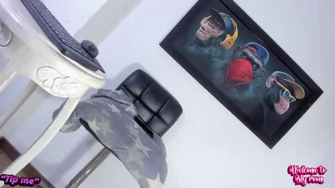 Snapshot of missvalensofi chatting on 12.30.24 missvalensofi online show from 12.30.24