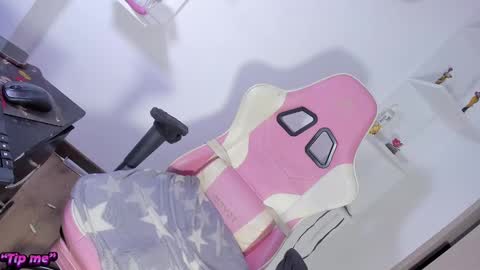 Snapshot of missvalensofi chatting on 01.12.25 missvalensofi online show from 01.12.25